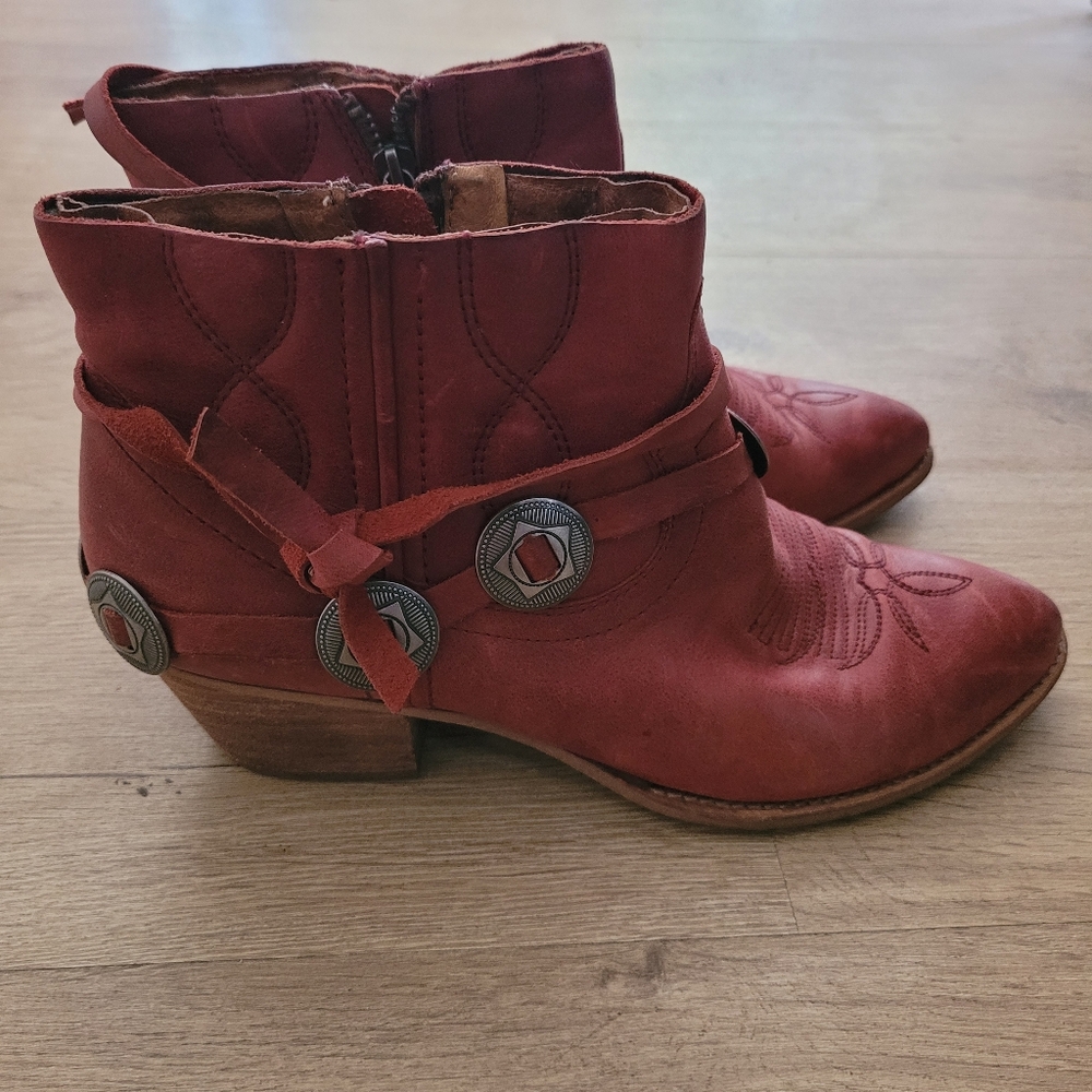 Dolce Vita SKYE Red Western Ankle Booties 7-7.5